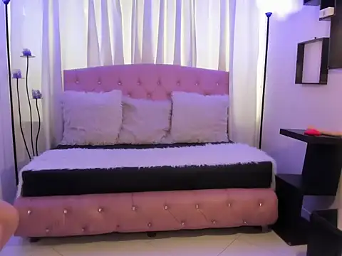 Aurora Ellis  online show from February 22, 1:20 pm