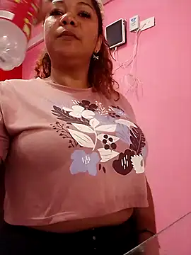 Snapshot of TuPotra666 chatting on April 13, 7:19 pm TuPotra666 online show from April 13, 7:19 pm
