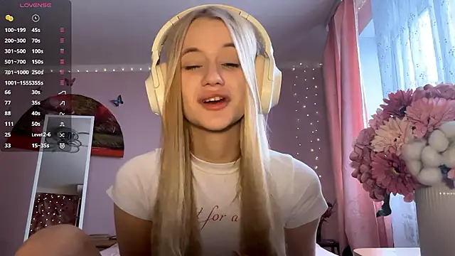 Snapshot of MelissaZaria chatting on February 13, 7:26 am MelissaZaria online show from February 13, 7:26 am