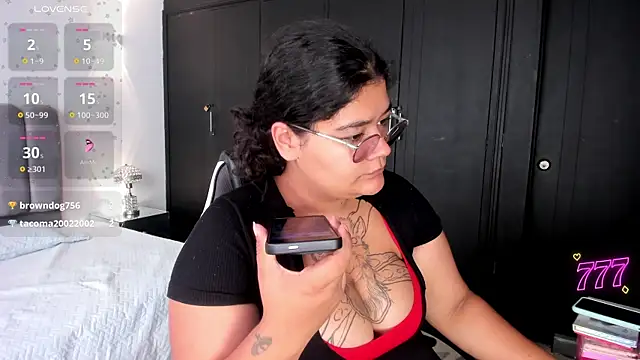 Snapshot of DarkReed chatting on April 22, 9:49 pm DarkReed online show from April 22, 9:49 pm