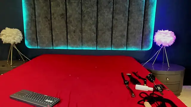 Snapshot of LuciaBeltrann chatting on April 13, 7:19 pm LuciaBeltrann online show from April 13, 7:19 pm