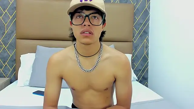 Snapshot of Escanor_Hot chatting on February 20, 8:42 pm Escanor Hot online show from February 20, 8:42 pm