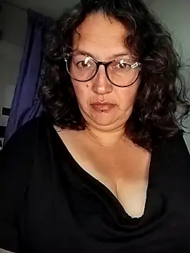 Snapshot of _Saraqueen chatting on February 18, 3:46 am Saraqueen online show from February 18, 3:46 am