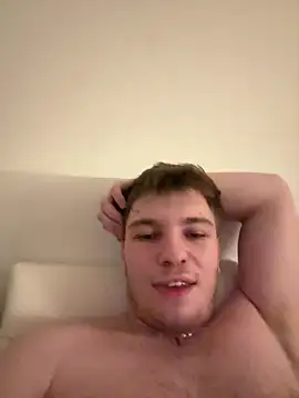 Snapshot of benab888 chatting on February 27, 4:01 am benab888 online show from February 27, 4:01 am