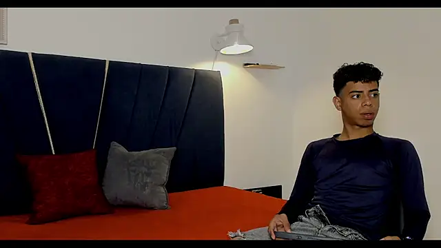 Snapshot of alexx_cum18 chatting on June 13, 2:26 pm alexx cum18 online show from June 13, 2:26 pm