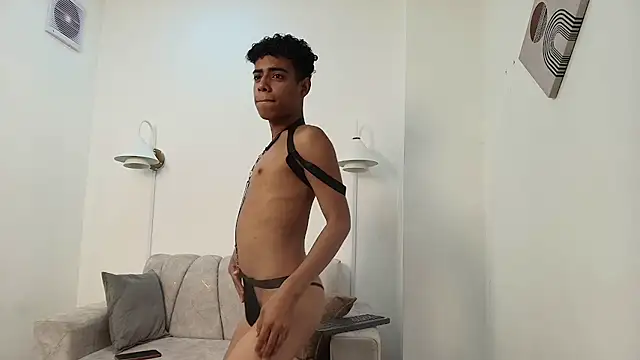Snapshot of alexx_cum18 chatting on June 23, 5:33 pm alexx cum18 online show from June 23, 5:33 pm