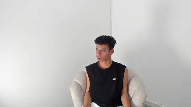 Snapshot of alexx_cum18 chatting on June 26, 1:59 pm alexx cum18 online show from June 26, 1:59 pm