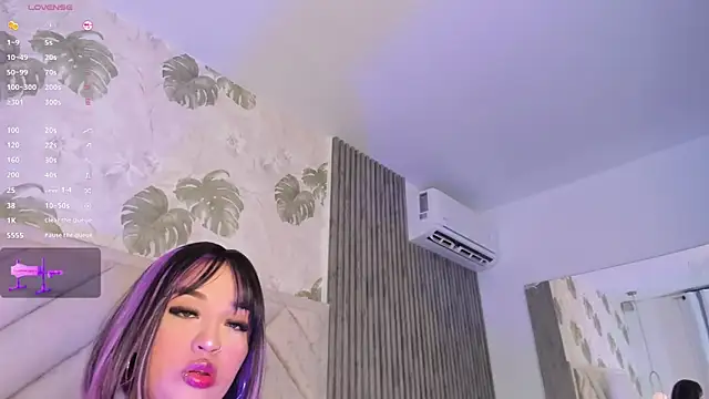 SarahRizof online show from March 25, 5:46 am