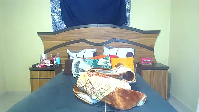 Queenxxxjesy online show from April 18, 7:51 pm