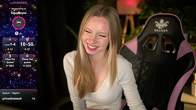 Snapshot of SweetDaisy_me chatting on March 2, 3:41 pm SweetDaisy me online show from March 2, 3:41 pm