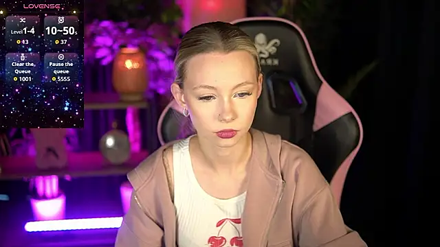 SweetDaisy me online show from March 8, 8:07 am