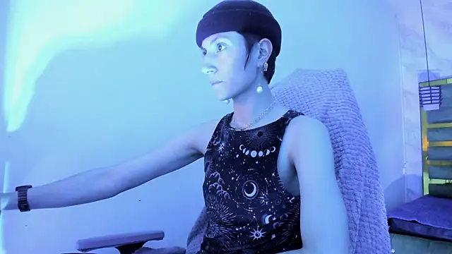 Snapshot of Fieramadame chatting on February 22, 12:15 pm Fieramadame online show from February 22, 12:15 pm