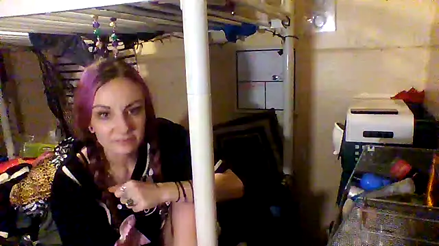 issyamazin online show from March 3, 10:59 pm