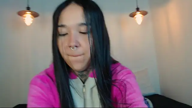 Snapshot of alien_eyes09 chatting on February 19, 2:29 am alien eyes09 online show from February 19, 2:29 am