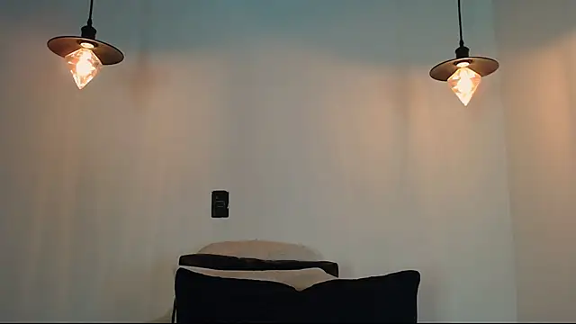 Snapshot of alien_eyes09 chatting on February 27, 2:22 am alien eyes09 online show from February 27, 2:22 am