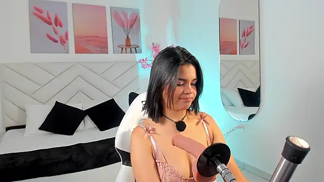 Snapshot of Rose_jener06 chatting on July 1, 12:01 am Rose jener06 online show from July 1, 12:01 am