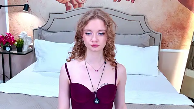 ElfieWhite online show from March 18, 3:15 pm