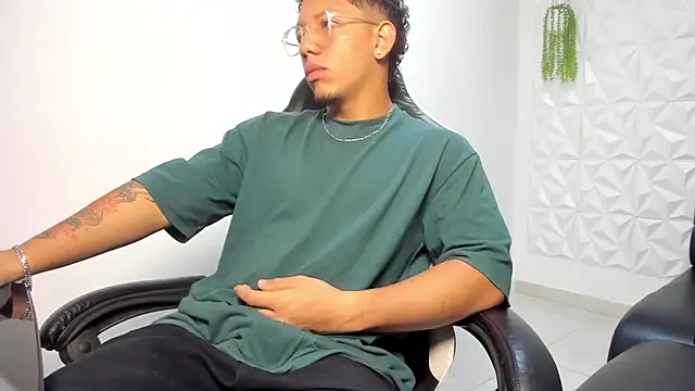 MaxSeduce23 online show from February 19, 1:07 pm