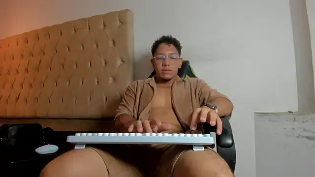 MaxSeduce23 online show from February 20, 1:11 pm