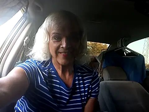 dustbunny64 online show from April 28, 1:59 am