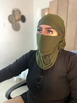 Snapshot of rashaaa_ chatting on February 26, 1:15 am rashaaa online show from February 26, 1:15 am