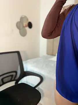 Snapshot of rashaaa_ chatting on March 1, 2:13 am rashaaa online show from March 1, 2:13 am