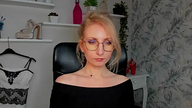 CinderellaMoon online show from March 23, 6:28 am