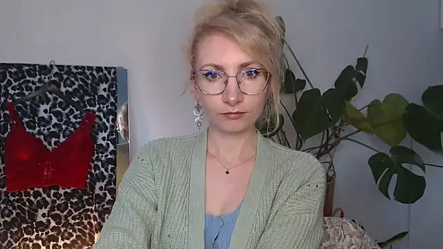 CinderellaMoon online show from April 10, 5:23 am