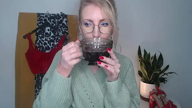 CinderellaMoon online show from April 15, 5:25 am