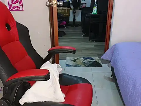 Snapshot of CandyyMonroe chatting on February 16, 1:07 pm CandyyMonroe online show from February 16, 1:07 pm