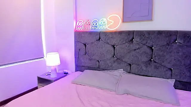 Megan Morphy online show from March 21, 2:09 pm