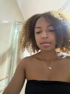 Snapshot of BySabrina chatting on May 20, 10:32 am BySabrina online show from May 20, 10:32 am