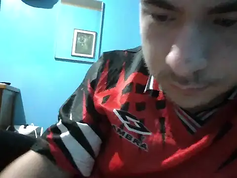 Snapshot of vinicius_ribas chatting on April 8, 3:17 am vinicius ribas online show from April 8, 3:17 am