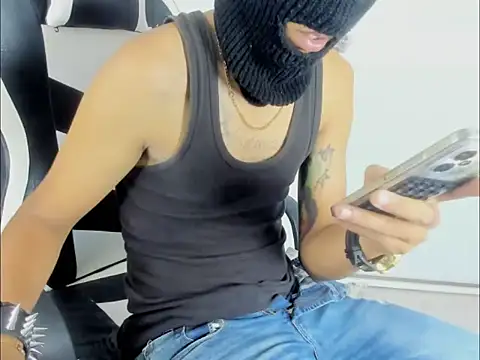 Snapshot of badboy_master chatting on April 6, 4:46 am badboy master online show from April 6, 4:46 am