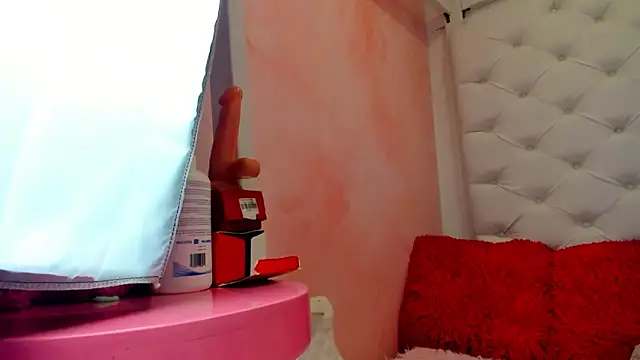 Snapshot of eimmy__skinny chatting on March 24, 1:38 pm eimmy skinny online show from March 24, 1:38 pm