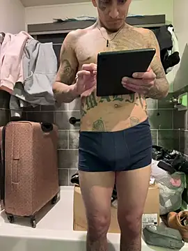 Snapshot of freaknine69 chatting on February 24, 2:09 am freaknine69 online show from February 24, 2:09 am