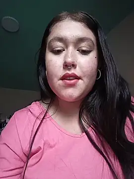 Snapshot of Freckless_ chatting on August 6, 8:33 pm Freckless online show from August 6, 8:33 pm