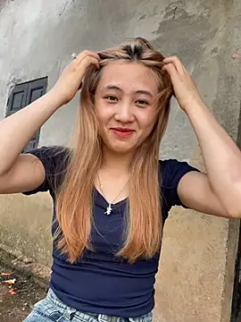 Snapshot of lauma-love chatting on March 2, 6:14 am lauma-love online show from March 2, 6:14 am