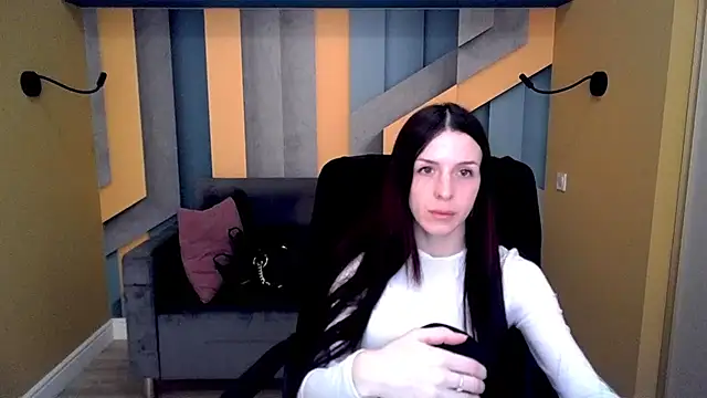 NoirDiva online show from February 25, 6:45 am