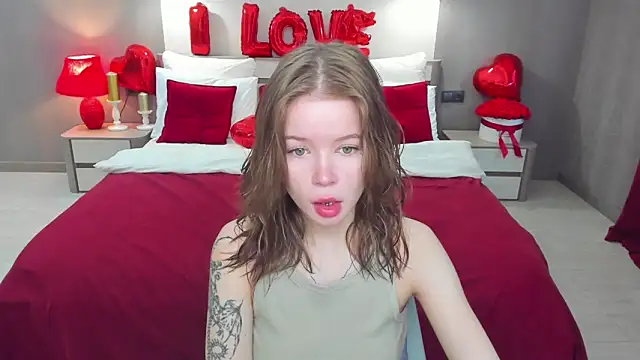 Snapshot of Violetta__Dreams chatting on February 20, 4:42 am Violetta Dreams online show from February 20, 4:42 am