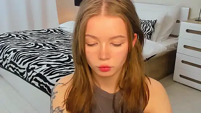 Snapshot of Violetta__Dreams chatting on May 2, 11:15 am Violetta Dreams online show from May 2, 11:15 am