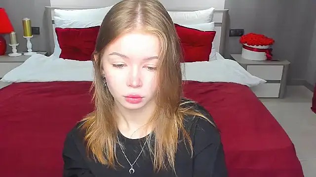 Snapshot of Violetta__Dreams chatting on May 7, 4:18 am Violetta Dreams online show from May 7, 4:18 am