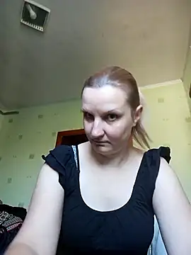 Snapshot of SusanGold9211 chatting on April 14, 7:36 am SusanGold9211 online show from April 14, 7:36 am