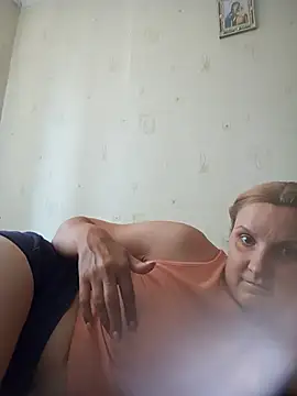 Snapshot of SusanGold9211 chatting on July 7, 10:41 am SusanGold9211 online show from July 7, 10:41 am