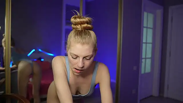 AlisMil online show from April 14, 10:21 am