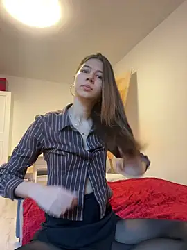 Snapshot of KiraVixenSweet chatting on February 18, 3:08 pm KiraVixenSweet online show from February 18, 3:08 pm