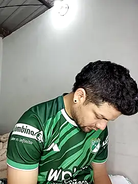 Snapshot of Gissele_Rubi chatting on February 17, 12:56 pm Gissele Rubi online show from February 17, 12:56 pm