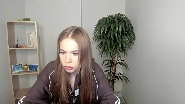 TishShazier online show from February 14, 9:50 am