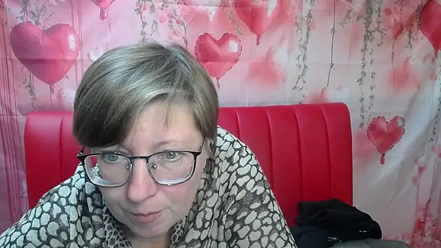 Snapshot of RadaChudna chatting on May 3, 5:19 pm RadaChudna online show from May 3, 5:19 pm