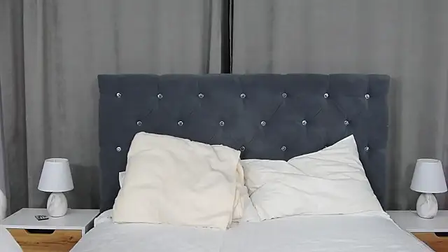 Snapshot of VikkyVonn chatting on May 5, 10:01 am VikkyVonn online show from May 5, 10:01 am